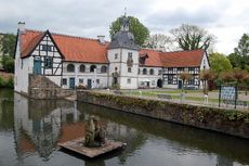 Wasserschloss Haus Rodenburg_2.jpg